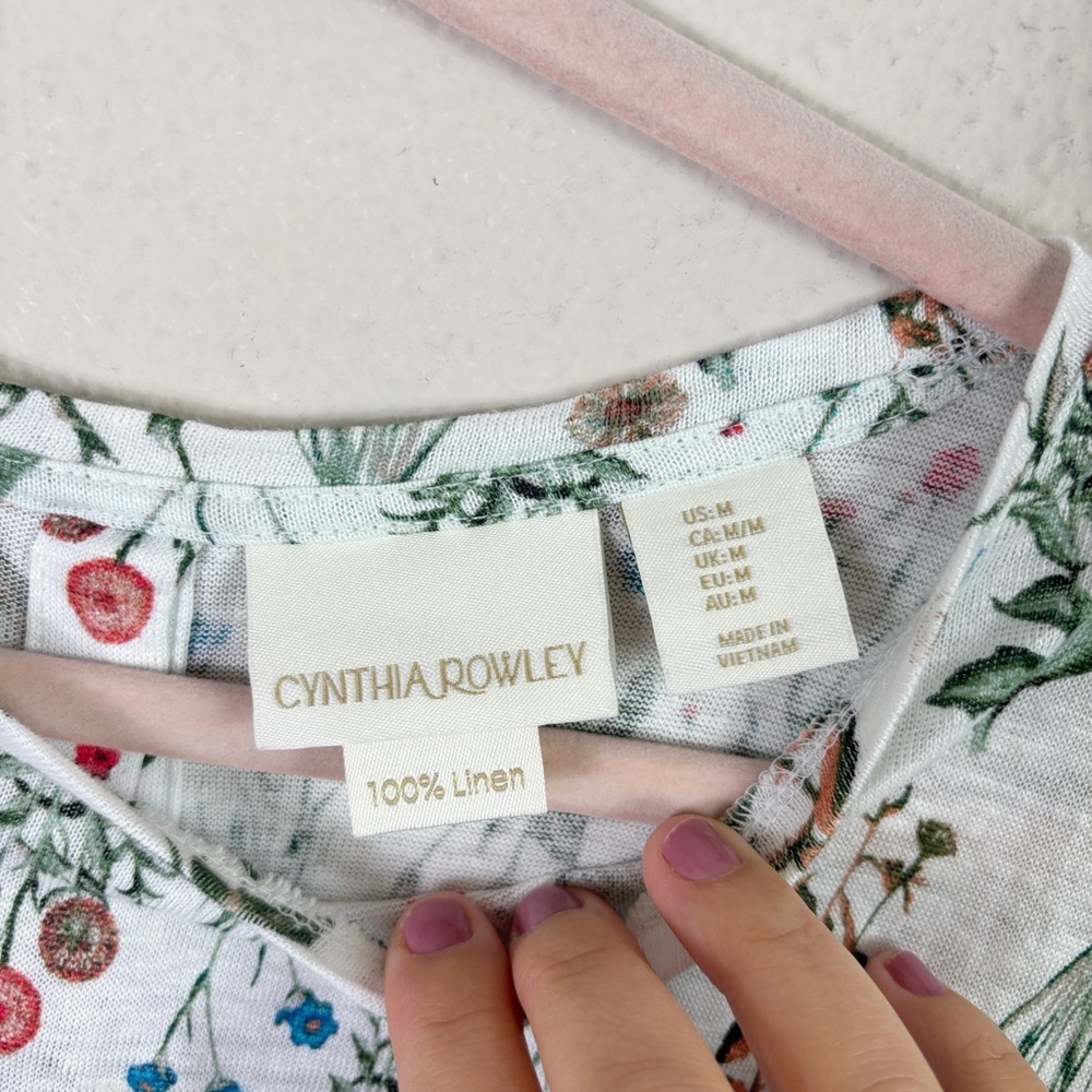 Cynthia Rowley 100% Linen Floral Top w/ beautiful back shell buttons accent Sz M - Picture 3 of 8
